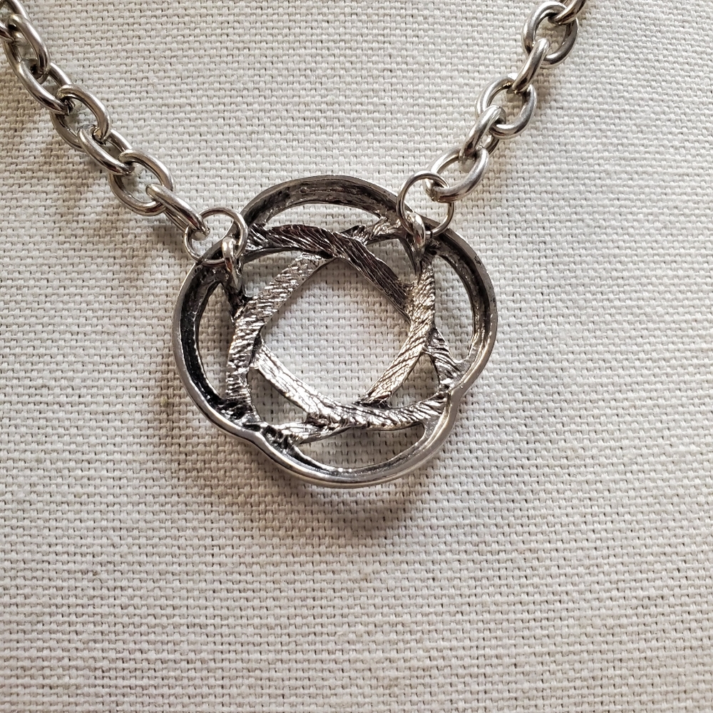 Interlocking Circle Silver Tone Link Necklace - image 6
